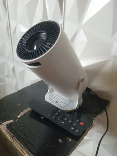 Vende-se Projetor HY300 vídeo HD