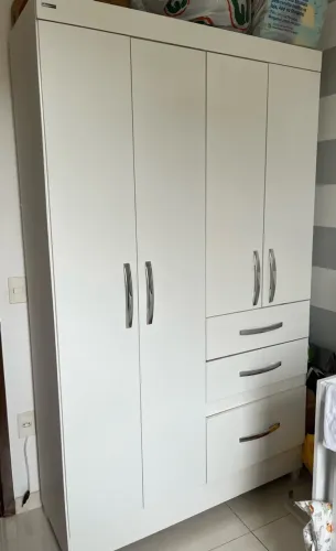 Guarda roupas de solteiro 