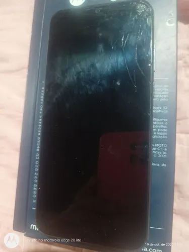 Celular funcionando tudo ok . Leve trincado . Não atrapalha em nada! Baratinho a tela .