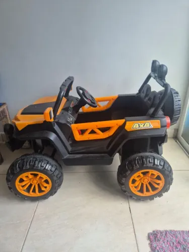 Carrinho Elétrico Infantil 4x4 - Super Conservado