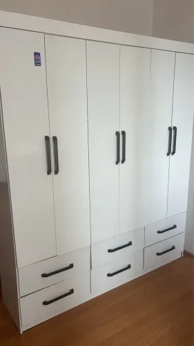 Guarda roupa pequeno