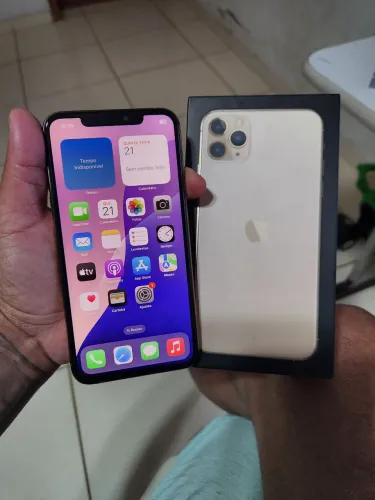 IPhone 11 pro max 256 GB sem detalhes!