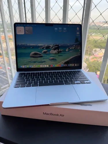 MacBook Air M5 16GB RAM 512GB SSD SKY BLUE   Apple Care 06/04/2027 