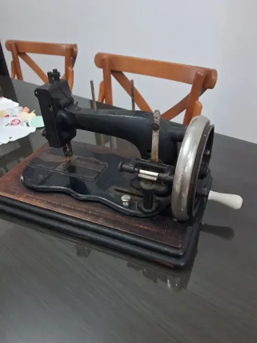 Máquina de costura antiga