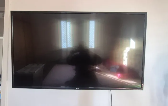 TV LED 43" LH5700 - cor preta