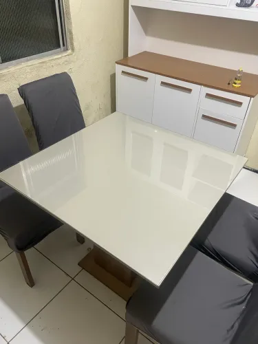 Mesa com cadeiras