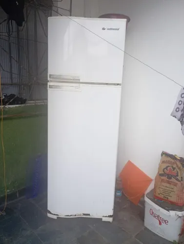Vendo geladeira com defeito