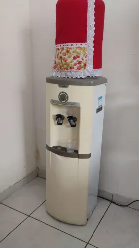 Vende - se: balcão e gela água