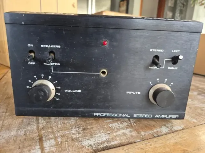 Amplificador Quasar QA-2240 Vintage - Estéreo - 100W - 2x50W