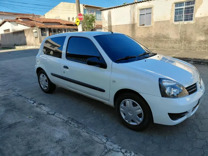 Renault Clio Campus Hi-flex 1.0 16V 3P 2010