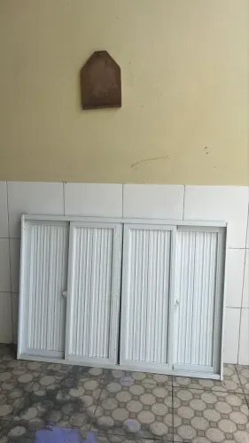 Janela de alumínio branco