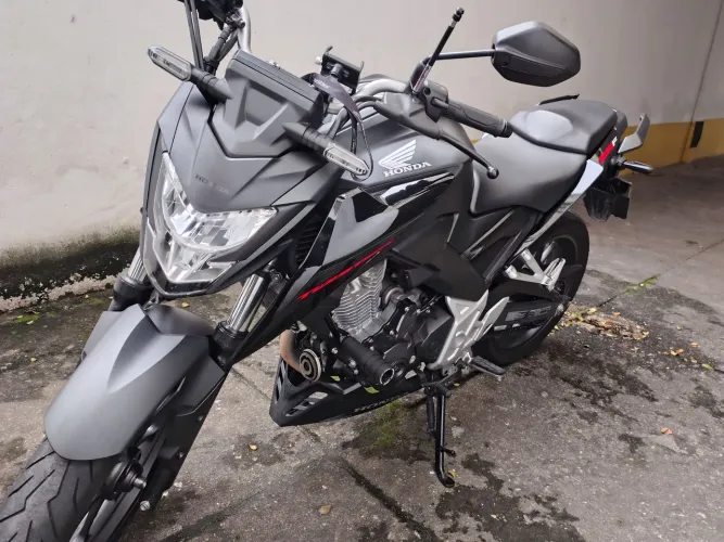 Vendo Honda CB 300F CBS