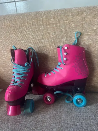 Patins 4 rodas clássico 33/34 Perfeito