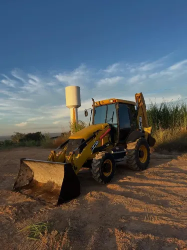 RETROESCAVADEIRA JCB 3C