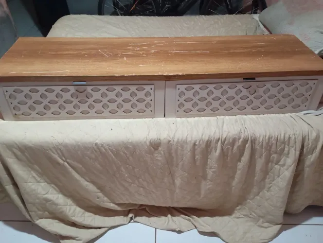Produto de sala de jantar só tá a base não tem as pernas leia e olha as fotos do anuncio