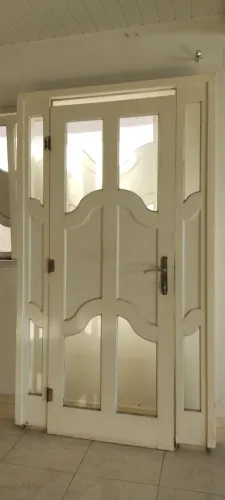 Vende-se Porta
