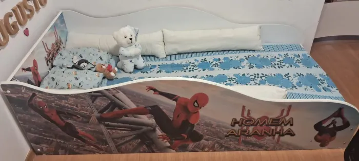 Comoda e Cama infantil do HOMEM ARANHA.