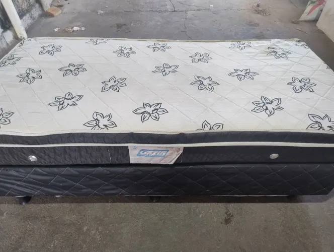 Cama de solteiro com colchão