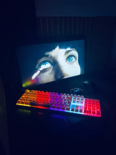 Teclado mecânico.