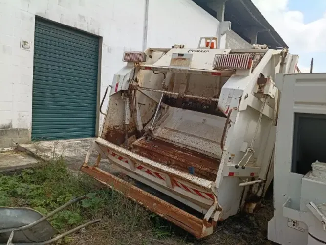 Prensa compactadora de lixo