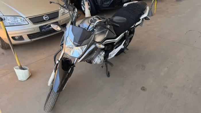Vendo moto titan para pessoas enjoadas que gosta de coisa nova