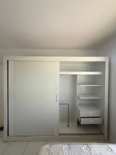 GUARDA-ROUPA 2,70 m
