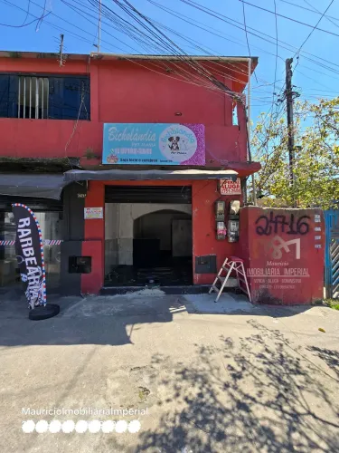 Salão comercial com 1 w.c mede aprox 3,50 x 6,00