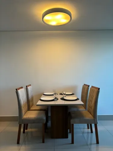 Mesa de Jantar com 4 Cadeiras