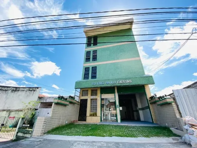 Prédio Comercial no Marco Próximo ao Hangar