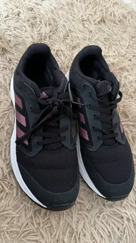 Vende-se tênis feminino adidas original N 38