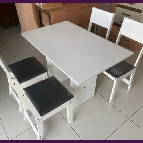 Mesa com 4 cadeiras - entregamos hoje