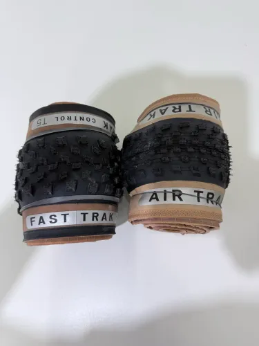 2 pneus SPECIALIZED AIRTRAK E FASTTRAK 2.35