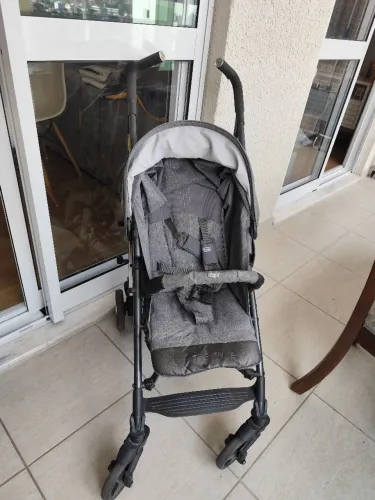 Carinho bebê marca Chico , e cadeirinha Fische price er