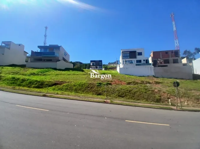 Terreno à Venda no Condomínio Estrela Alta no Bairro Salvaterra em Juiz de Fora