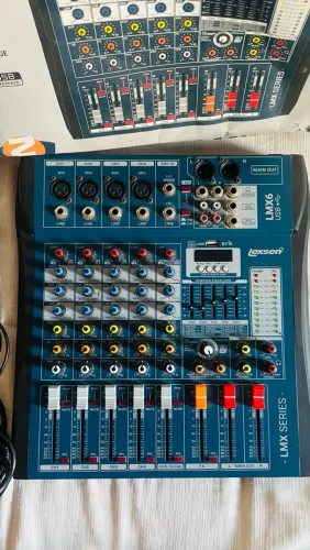 ? **VENDE-SE MESA DE SOM LEXSEN LMX6 USB!**