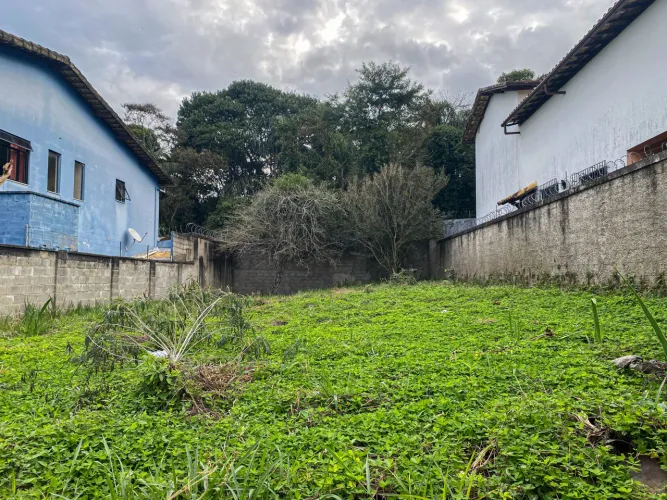 Terreno plano e com 360 m² para venda
