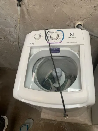 VENDO MÁQUINA DE LAVAR 8.5KG