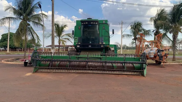 Colhedeira Jonh Deere