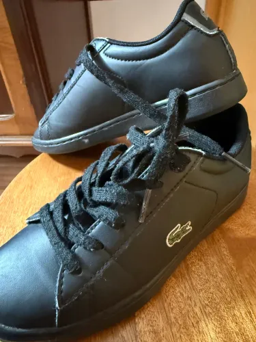 Vendo tênis ? 