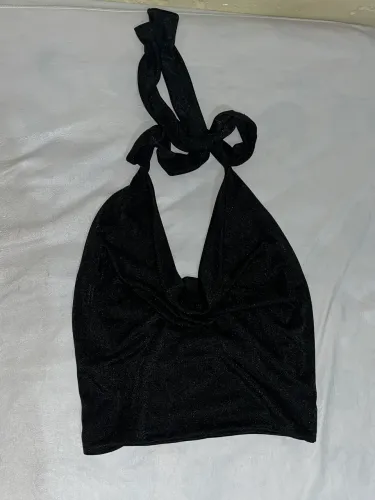Cropped preto frente única com decote (drapeada)