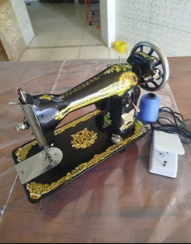 Máquina de costura CONSERVADA