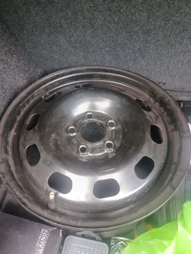 Roda de  ferro  Volkswagen de reposição 5 furos aro 15