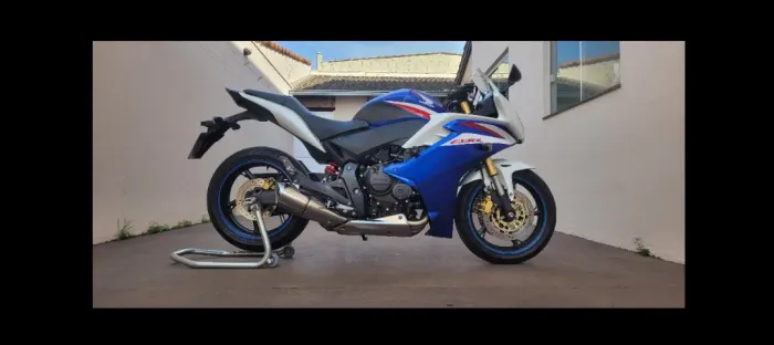Honda CBR 600F 2014 (Hornet carenada)