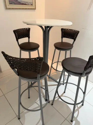 Mesa alta com 4 cadeiras para Varanda e Terraço 