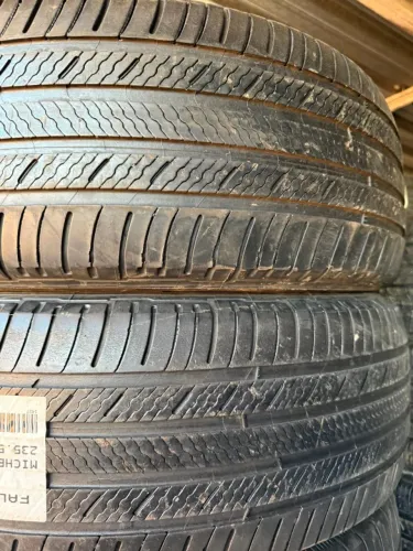 Pneu 235/55/20 Michelin  85 %