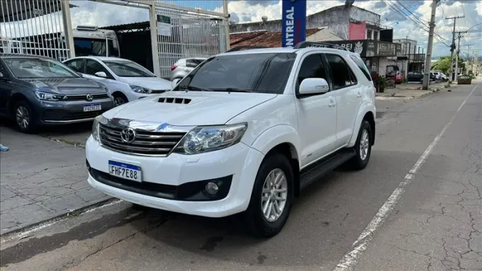 Toyota Hilux SW4 SRV D4-d 4X4 3.0 TDI Dies. AUT 2013