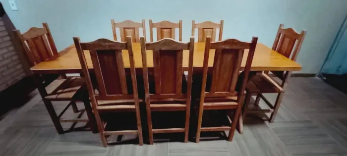 Mesa de jantar 8 lugares de madeira