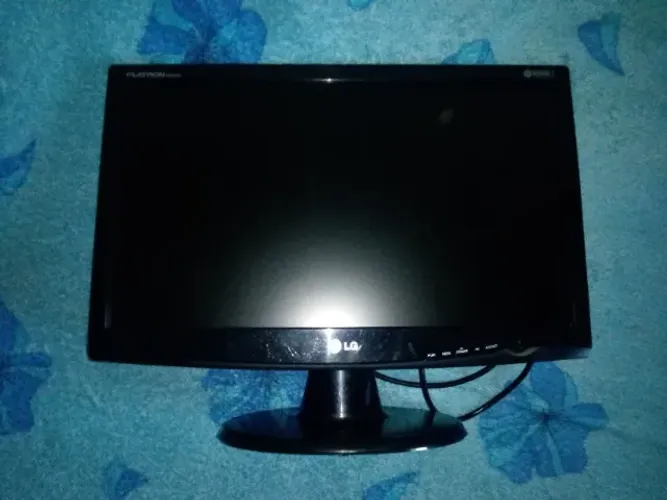 Monitor LG 20 polegadas com defeito