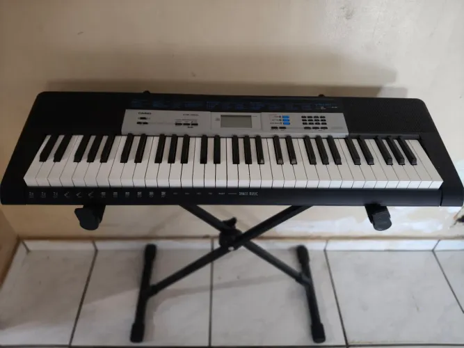 Teclado de iniciante com base