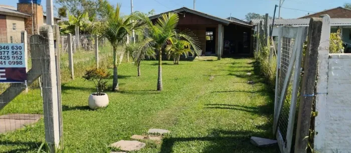 CASA MISTA (PRÉ FABRICADA E ALVENARIA) 100M2 MUITO BOA COM TERRENO PLANO DE ESQU